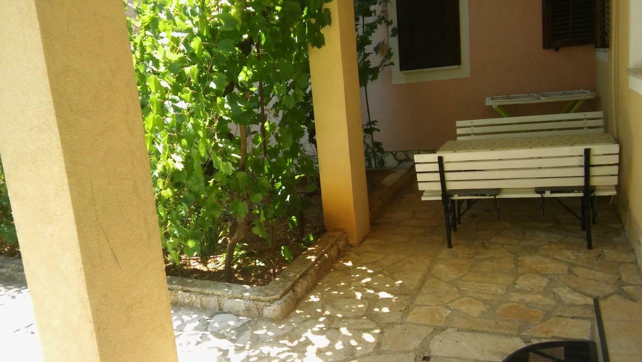 Apartmani Vitkovic II Крес Екстериор снимка