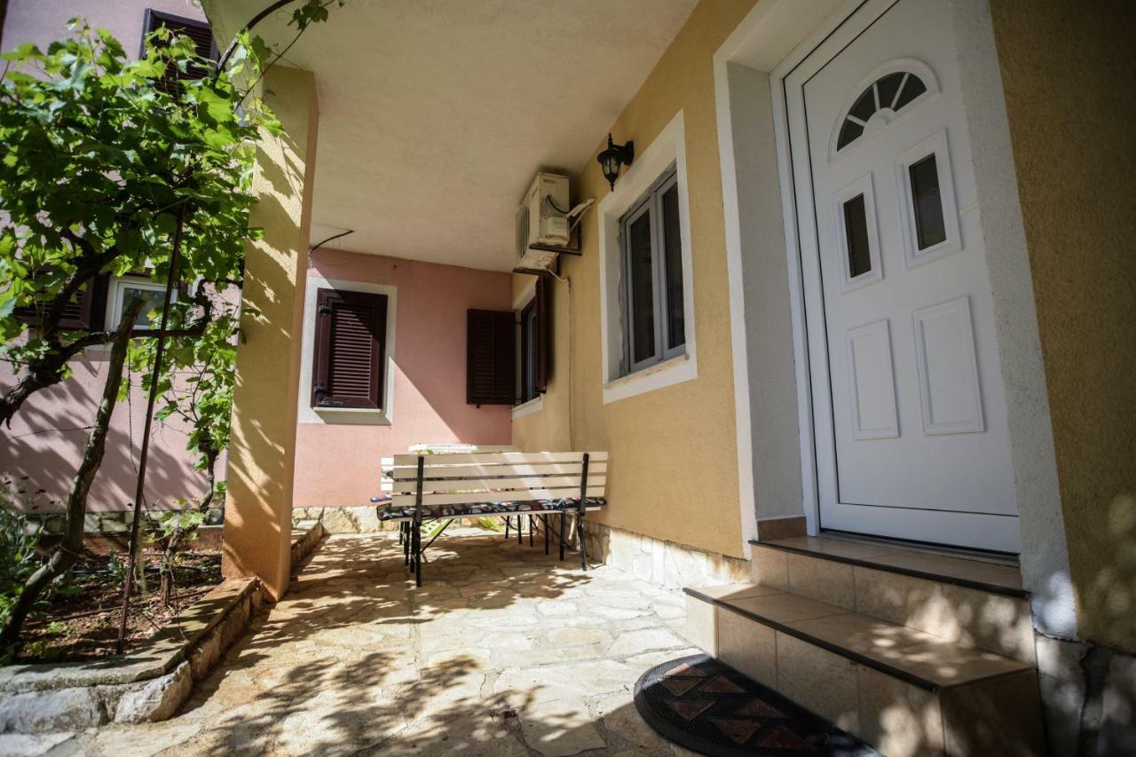 Apartmani Vitkovic II Крес Екстериор снимка