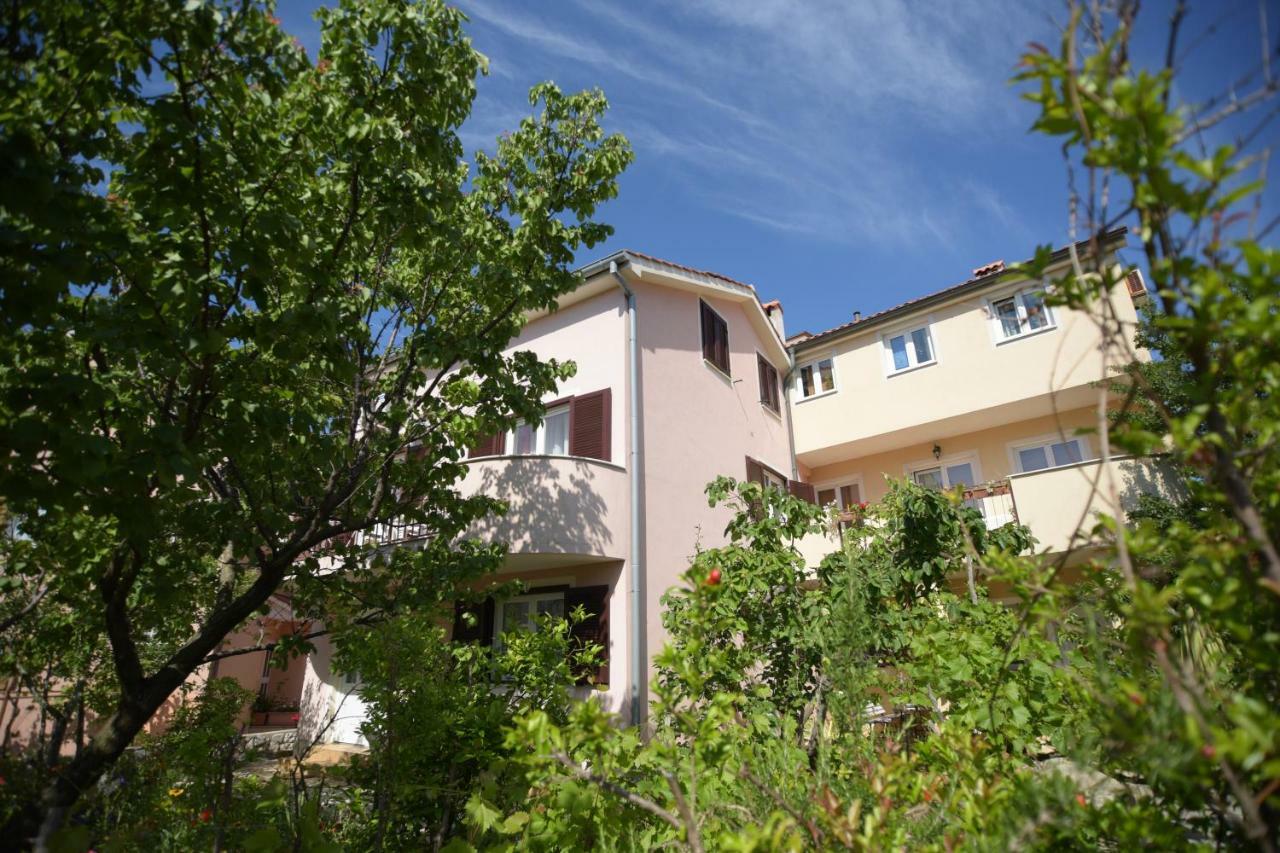 Apartmani Vitkovic II Крес Екстериор снимка