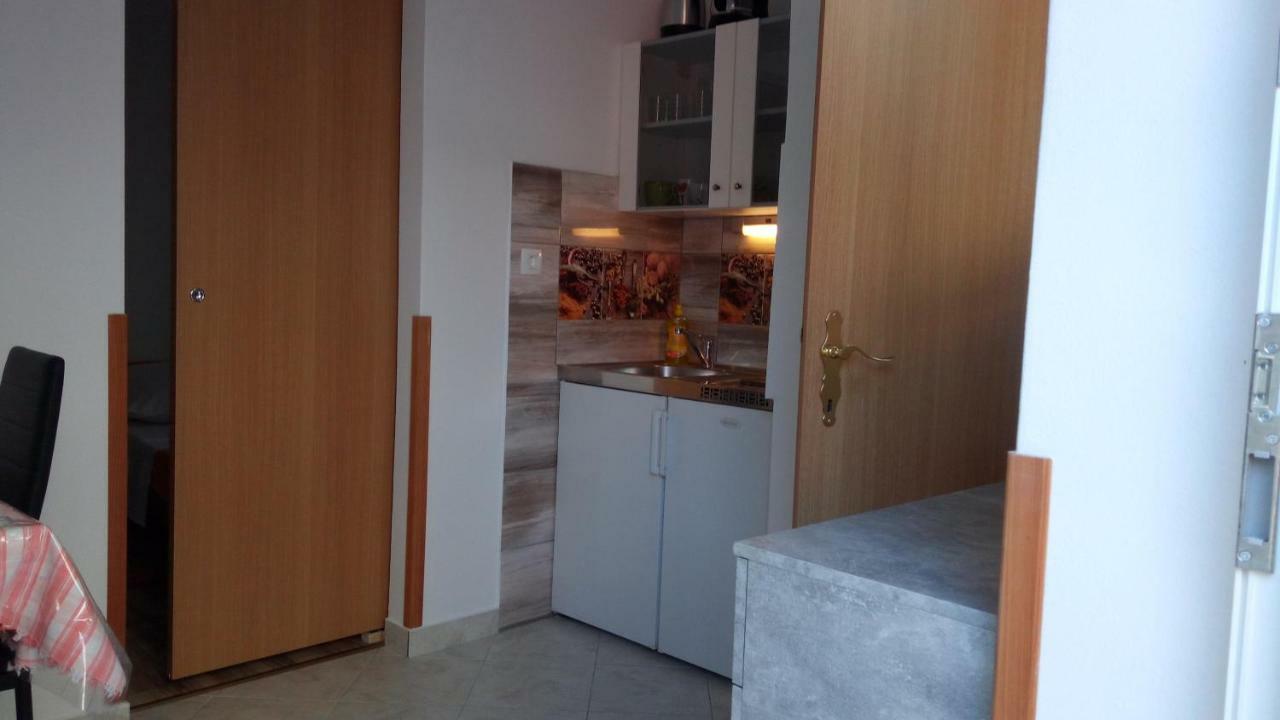 Apartmani Vitkovic II Крес Екстериор снимка