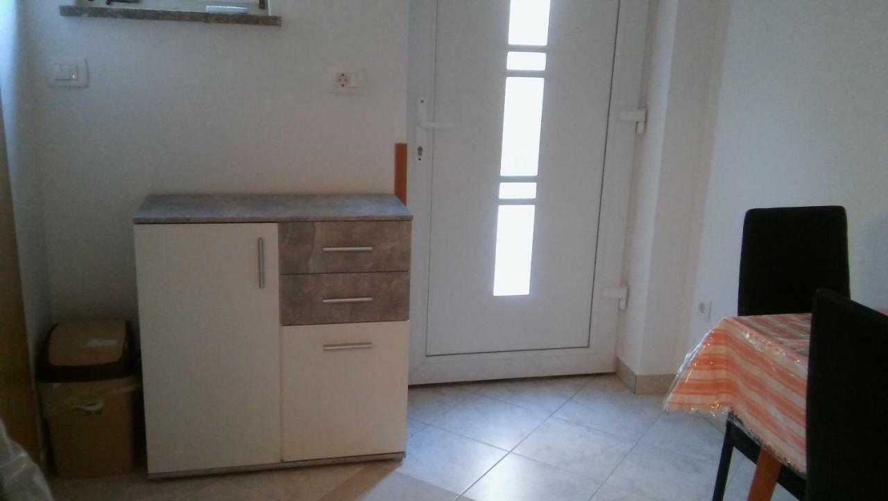 Apartmani Vitkovic II Крес Екстериор снимка