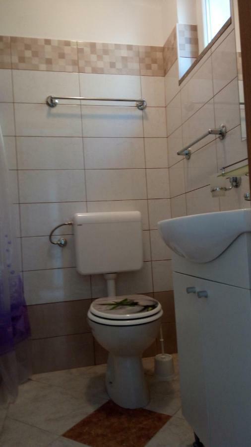 Apartmani Vitkovic II Крес Екстериор снимка