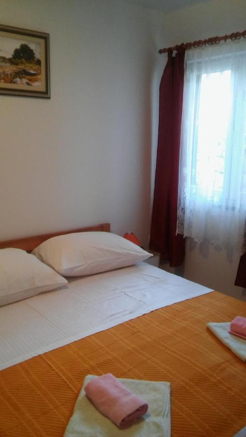 Apartmani Vitkovic II Крес Екстериор снимка